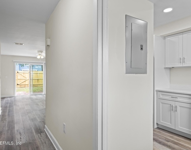 11359 Bedford Oaks Drive - Photo Thumbnail 5