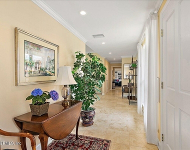 16 La Vista Drive - Photo Thumbnail 5