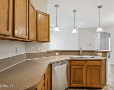 785 Oakleaf Plantation Parkway - Photo Thumbnail 16