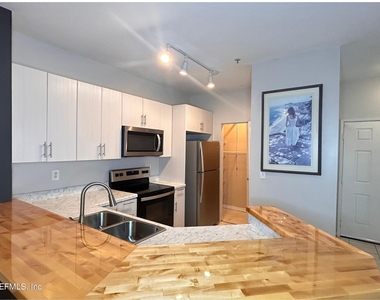 535 Florida Club Boulevard - Photo Thumbnail 7