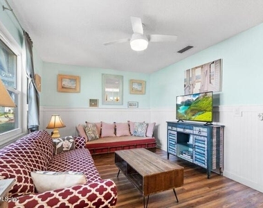125 Rio Del Mar Street - Photo Thumbnail 6