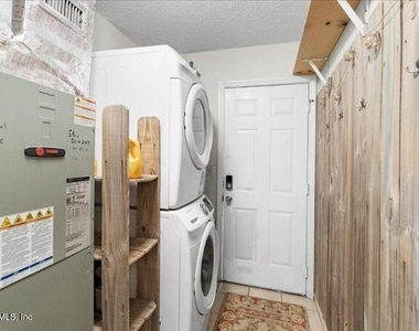 125 Rio Del Mar Street - Photo Thumbnail 15