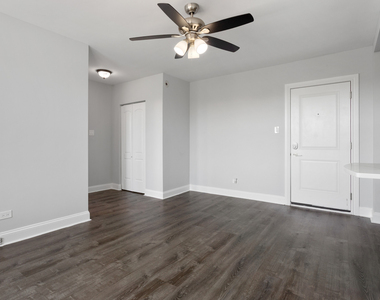 1521 W Sherwin Avenue - Photo Thumbnail 5