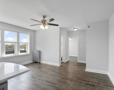 1521 W Sherwin Avenue - Photo Thumbnail 2