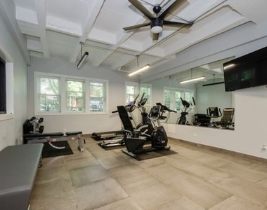 1521 W Sherwin Avenue - Photo Thumbnail 12