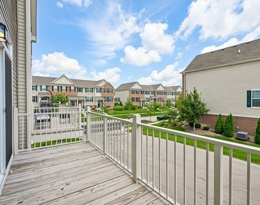 1611 Bentz Way - Photo Thumbnail 31