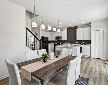 1611 Bentz Way - Photo Thumbnail 8