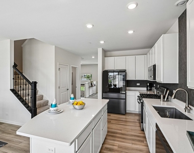 1611 Bentz Way - Photo Thumbnail 12