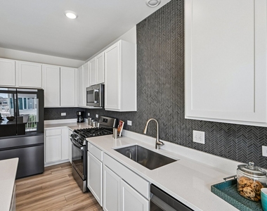 1611 Bentz Way - Photo Thumbnail 13
