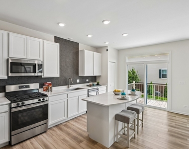1611 Bentz Way - Photo Thumbnail 9