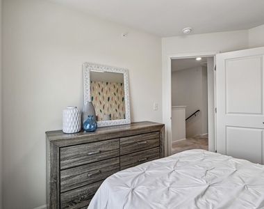 1611 Bentz Way - Photo Thumbnail 26
