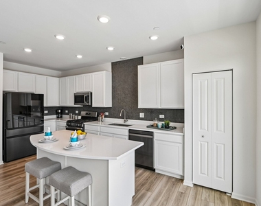 1611 Bentz Way - Photo Thumbnail 11
