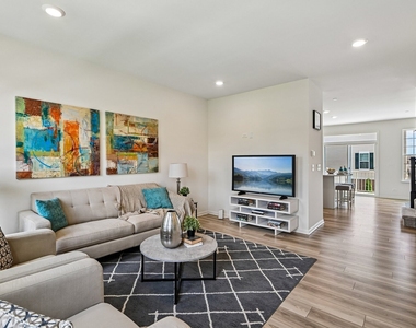 1611 Bentz Way - Photo Thumbnail 3