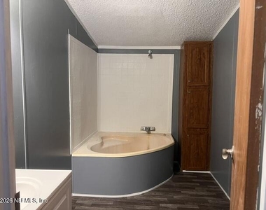 19070 Nw 49th Place - Photo Thumbnail 10