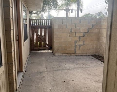 305 W Washington Street - Photo Thumbnail 9