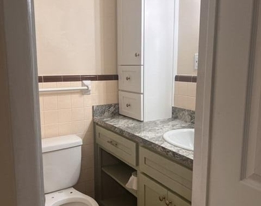 305 W Washington Street - Photo Thumbnail 10