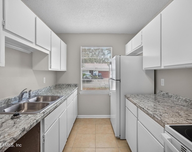 1040 Willow Cove Court E - Photo Thumbnail 8
