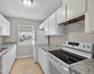 1040 Willow Cove Court E - Photo Thumbnail 9