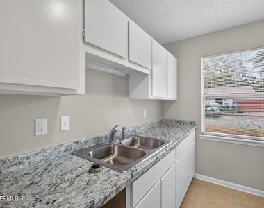 1040 Willow Cove Court E - Photo Thumbnail 10