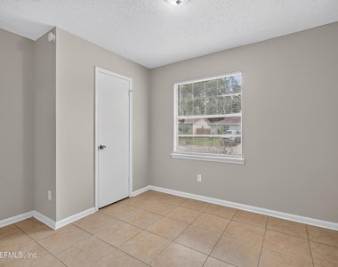 1040 Willow Cove Court E - Photo Thumbnail 21