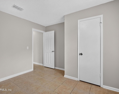 1040 Willow Cove Court E - Photo Thumbnail 22