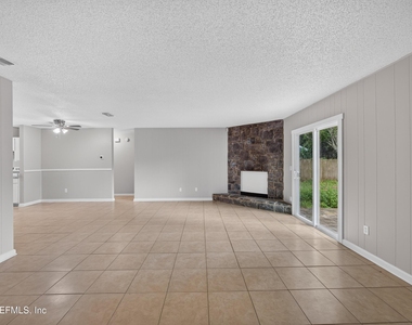 1040 Willow Cove Court E - Photo Thumbnail 13