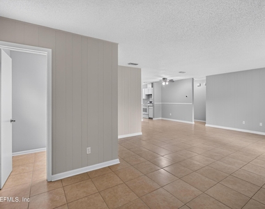 1040 Willow Cove Court E - Photo Thumbnail 14