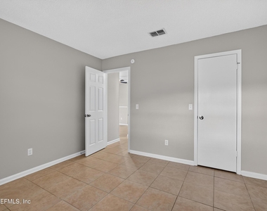 1040 Willow Cove Court E - Photo Thumbnail 17
