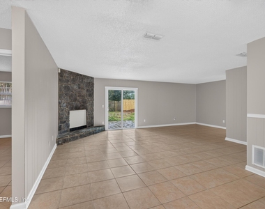 1040 Willow Cove Court E - Photo Thumbnail 5