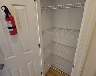 511 N Hartland Court - Photo Thumbnail 8