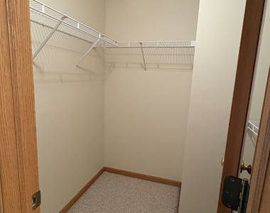 952 Arvle Circle - Photo Thumbnail 17