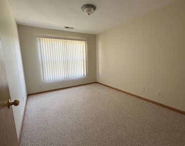952 Arvle Circle - Photo Thumbnail 13