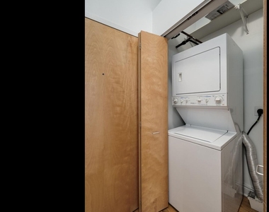 212 W Washington Street - Photo Thumbnail 15