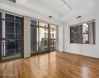212 W Washington Street - Photo Thumbnail 6