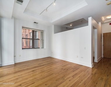 212 W Washington Street - Photo Thumbnail 8