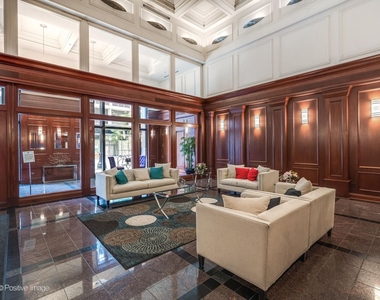 212 W Washington Street - Photo Thumbnail 3