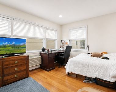 2147 Ridge Avenue - Photo Thumbnail 16