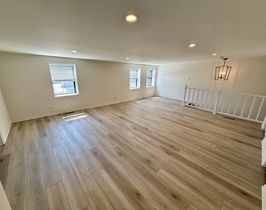 937 W Armitage Avenue - Photo Thumbnail 3