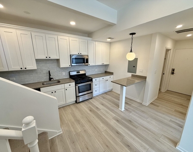 937 W Armitage Avenue - Photo Thumbnail 10