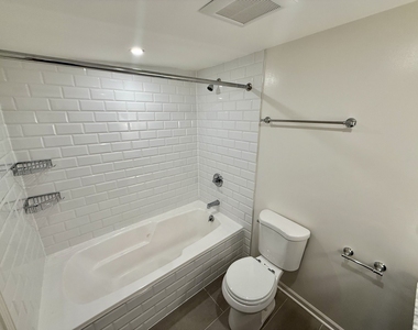 937 W Armitage Avenue - Photo Thumbnail 9