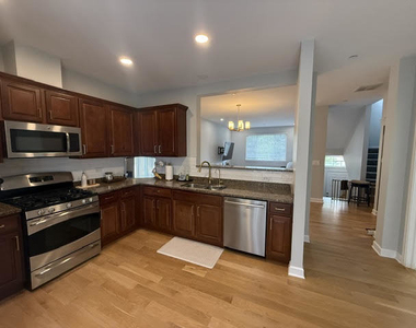 779 Sanborn Street - Photo Thumbnail 12
