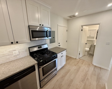 935 W Armitage Avenue - Photo Thumbnail 9