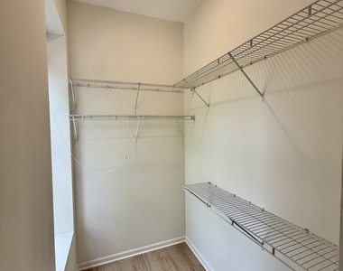 935 W Armitage Avenue - Photo Thumbnail 15