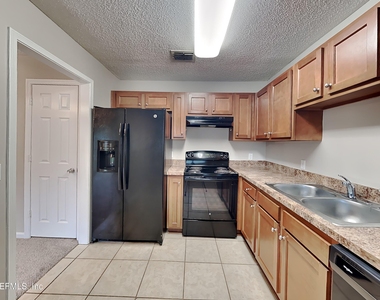 1351 Trotters Walk Way - Photo Thumbnail 4