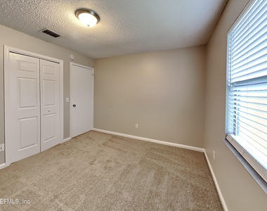 1351 Trotters Walk Way - Photo Thumbnail 8