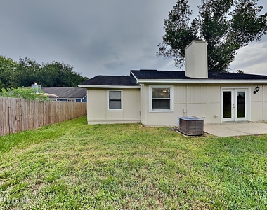 1351 Trotters Walk Way - Photo Thumbnail 14