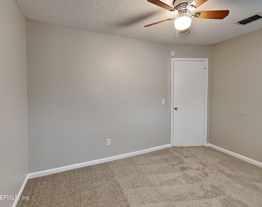 1351 Trotters Walk Way - Photo Thumbnail 10