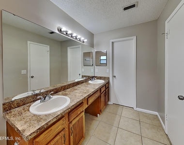 1351 Trotters Walk Way - Photo Thumbnail 7