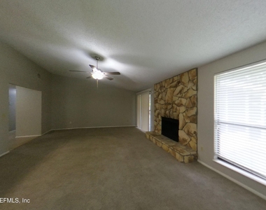 8338 Knotts Landing Drive E - Photo Thumbnail 4