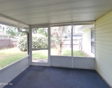 8338 Knotts Landing Drive E - Photo Thumbnail 15